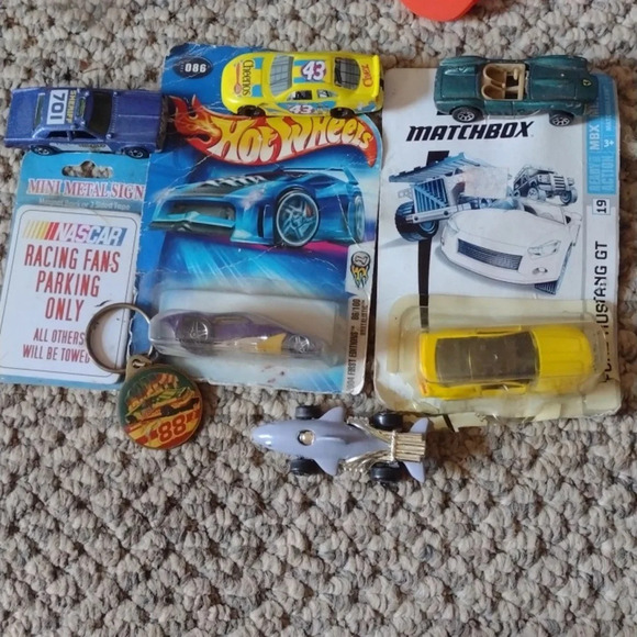 Matchbox/ Hot wheels/NASCAR Lot - Picture 1 of 5